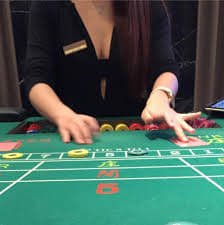 Dashboard Virtual Account di ladangqq dengan pilihan meja live dealer Dragon Tiger, Sic Bo, dan Roulette
